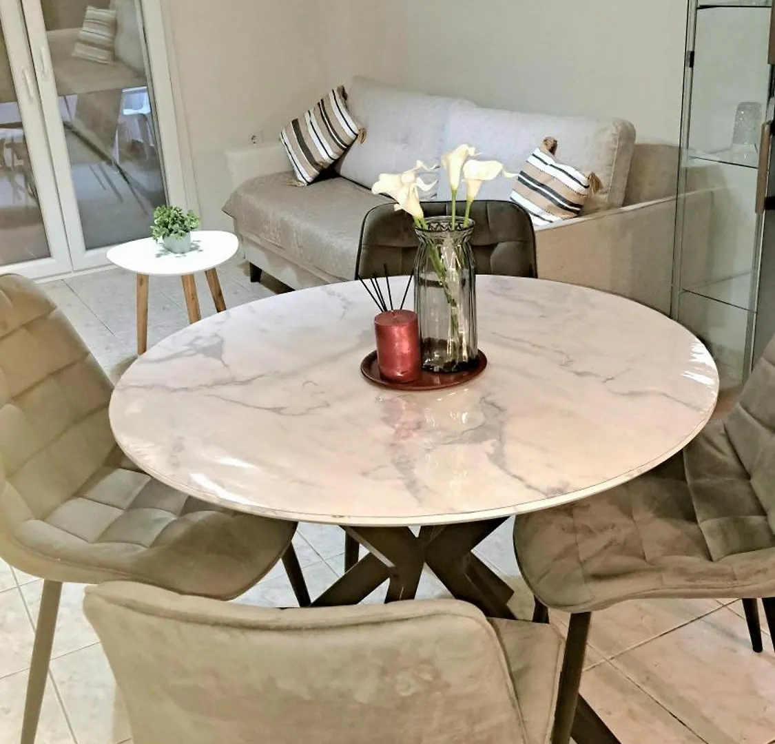 Soli Apartment Néoi Epivátai